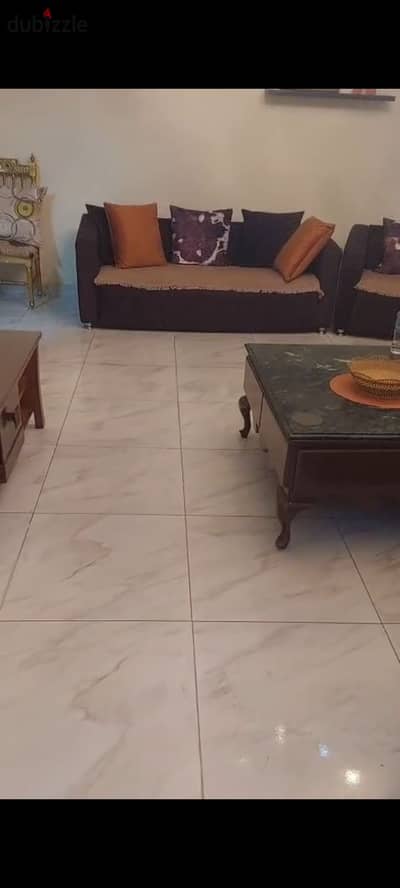 شقة ايجار مفروشة في مدينة نصر المنطقة الأولي متفرع من شارع الطيران ورابعه   دور ارضي مدخل خاص غرفتين وريسيبشن و مطبخ و ٢ حمام   مطلوب ٢٥ الف شهريا  للعائلات
