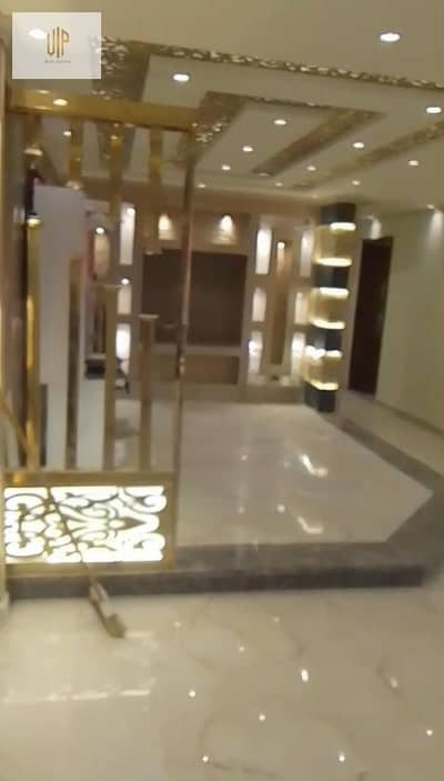 شقة بحري معزولة بالكامل بالقرب من شارع التسعين الجنوبي والجامعة الأمريكية (AUC).