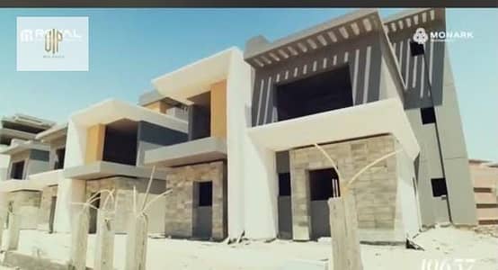 قة تشطيب كامل بفيو لاندسكيب في مشروع مونارك بالمستقبل سيتي بالقرب من طريق السويس والعاصمة الإدارية الجديدة.