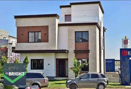 best offer in market! villa 190m - 5bedrooms very prime location in azzar new cairo - under market price - Including maintenance & Club