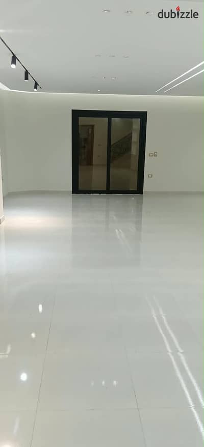 دوبلكس لإيجار بالتجمع الاول