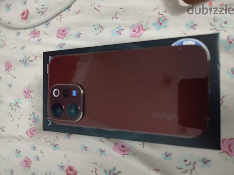 Vivo V70 5G 4
