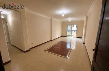 فرصة مميزة بقلب ميدان روكسي خلف ابوحيدر للشركات والسكن خطوات معدودة من نادي هليوبوليس، الكوربة، وشارع الأهرام.  ​قريبة جداً من كافة وسائل المواصلات وسهولة الحركة شقة170م واجهه دهان جديد سوبرلوكس