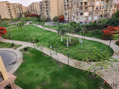 شقة للإيجار في مدينتي 175م في الB1 بالمطبخ ڤيو وايد جاردن تشطيب سوبر لوكس