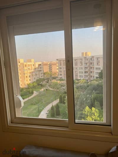 شقه بيع في مدينتي مساحه 200 متر كاش بسعر لقطه لسرعه البيع مطلوب 10,150,000 فقط موقع مميز بجوار الخدمات قريبه من الاول سيزون بارك فيو واااااايد جاردن