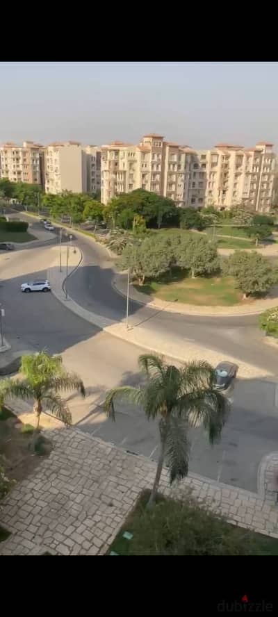 شقة ايجار قانون في اميز مراحل مــدينتـــــي B1 بالقرب من خدمات المرحله قريبه من النادي ومجمع البنوك