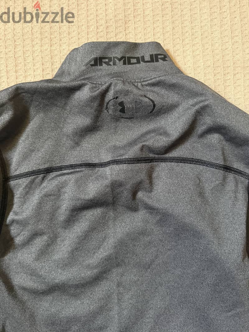 Underarmour top 2