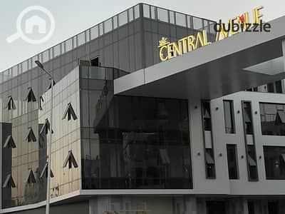 عياده 57 م موقع مميز علي البلازا مباشره في سنتر افينيو الشيخ زايد