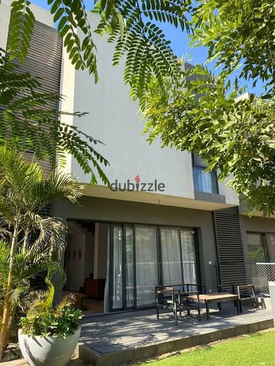 Townhouse in Al Burouj Compound with a view of the landscape and green spaces in a distinctive location in Shorouk City