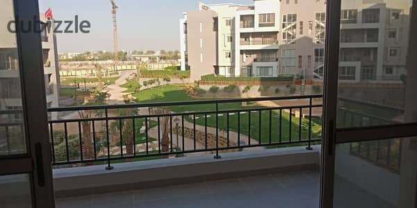 شقة فاخرة للإيجار في Cairo Festival City 3 غرف نوم ومطبخ مجهز بالكامل