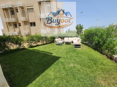 Ground-floor studio with a garden and pool view in Gaia.