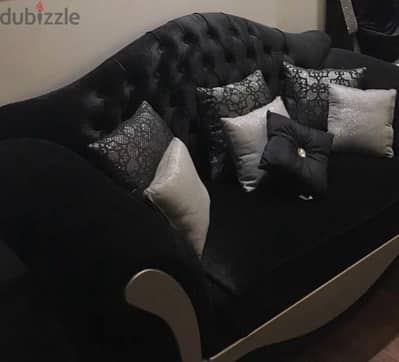 Couch for sale - كنبة للبيع