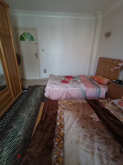للبيع شاليه بقريه الجندول بفايد بجوار فندق هلنان
