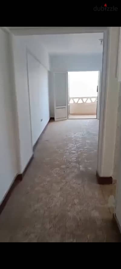 شقة للبيع في الشيخ زايد الحي 16 مج 4