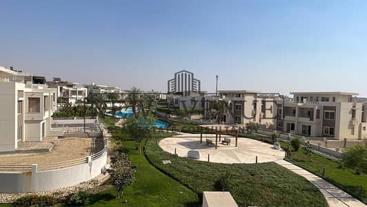 اقل من سعر السوق توين هاوس  بحري بفيو مفتوح علي لاندسكييب و بحيره 4 غرف خصوصيه كامله في ڤيڤنز مدينة الشروق  Vivens El Sherouk