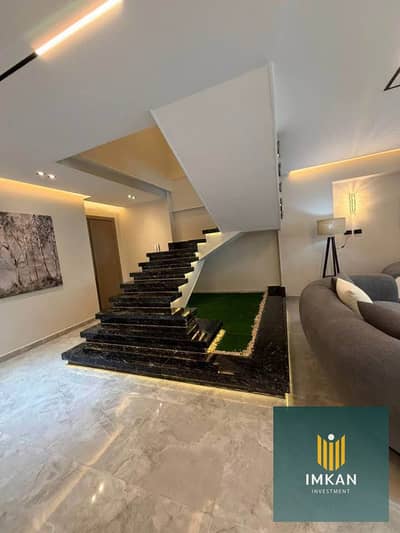دوبلكس vip للبيع بالفرش والاجهزه والمطبخ في كمبوند امورادا Amorada في التجمع الخامس بالقرب من كمبوند ازار مونتن فيو