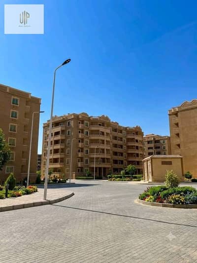 شقه للبيع بكمبوند داخل الاندلس   بجاردن خاص امام كمبوند جنه مصر  عل محور الجامعةالأمريكية  ارضي بجاردن
