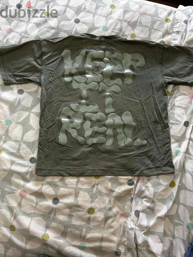 Oversized t-shirt size small 2