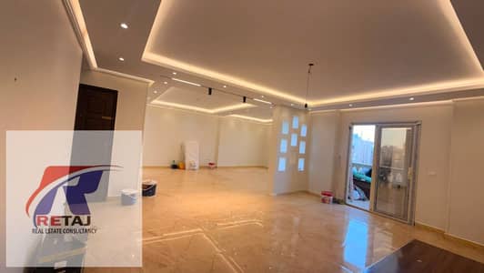 220 sq m apartment for sale in Nasr City, behind the International Garden, with a sea view. Ultra super lux finishing in a 2012 building. Includes a s