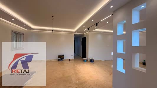 220 sq m apartment for sale in Nasr City, behind the International Garden, with a sea view. Ultra super lux finishing in a 2012 building. Includes a s