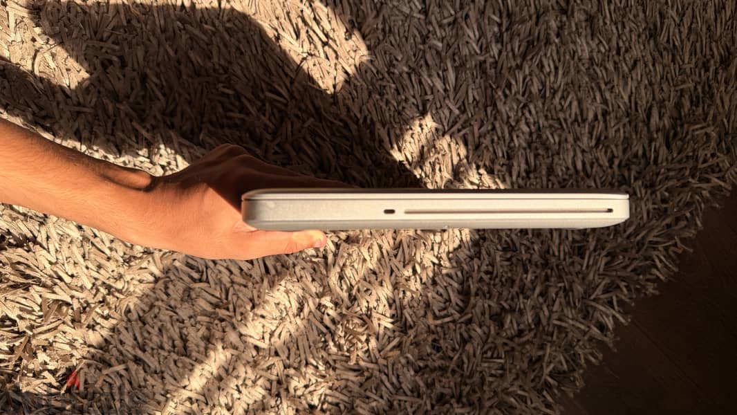 Macbook Pro i5 16GB Ram 1TB 3