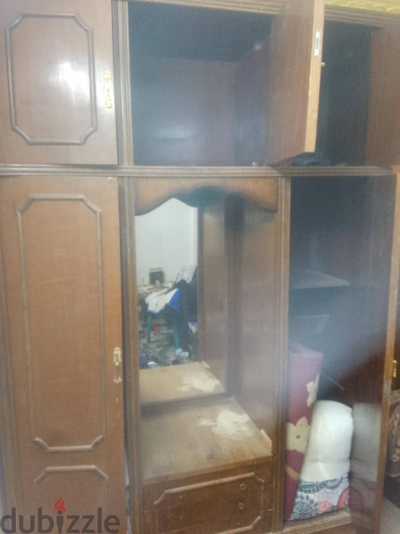 دولاب ملابس 1