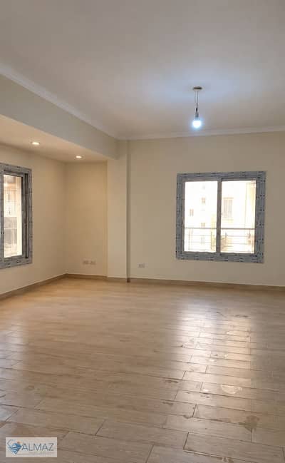 شقة فاضية 200 متر للايجار في الياسمين 6 فيلات في التجمع الاول بالقرب من Waterway و Maxim Mall
