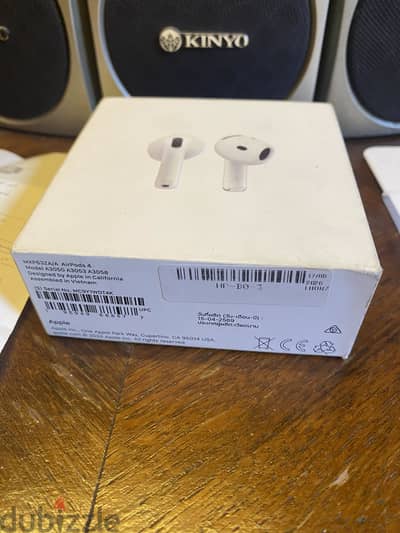 Apple Earbuds 4 استخدام شهرين بالفاتورة