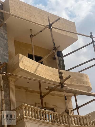 Apartment for sale in Tamrahna Villas, opposite Al Marasem Compound, steps away from Wadi Degla Club, Platinum Club, Clubs Street, Mall Complex, and N