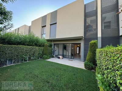 Townhouse first use 4bedrooms prime location ready to live