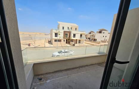 تاون هاوس  بسعر مميز و استلام فورى فى فاى سوديك