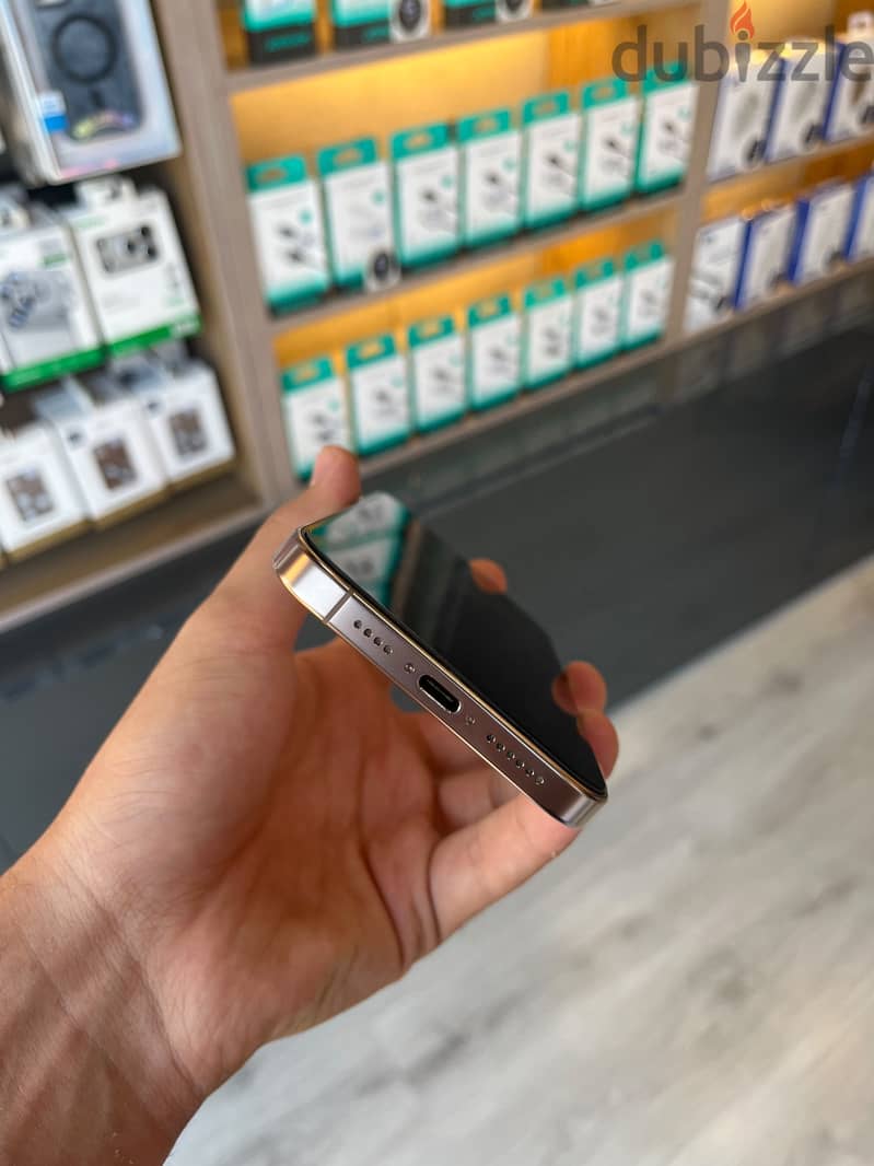 Apple - iPhone 16 Pro Max 4