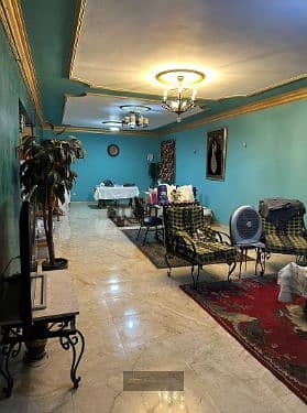 للبيع شقة مميزة جداً بمساحة 250 متر بالروف تشطيب سوبر لوكس موقع متميز امام البنوك في | الحي الخامس المجاورة الثانية - الشيخ زايد
