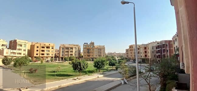 دوبلكس للبيع في المستثمرين الجنوبية | متشطب بالكامل