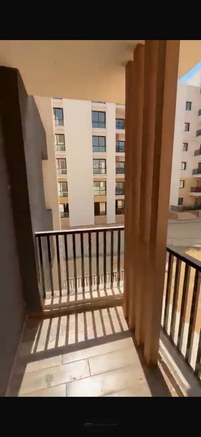 شقة للبيع في كمبوند بليس جيت – الشيخ زايد  تشطيب سوبر لوكس  دور أول  قربه من أهم المحاور والطرق الرئيسية