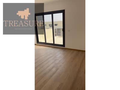 semi furnished Apartment with Roof in Fifth Square