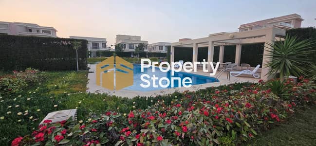 توين هاوس للإيجار في توب فيو Top View Compound First Use مفروش بالكامل بإطلالة Landscape & Pool