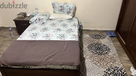 غرفة نوم سرير واحد و مكتبة