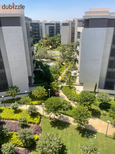 For rent (unfurnished): 146 sqm unit in Privado, 5th floor, featuring views of the gardens and lakes, and situated close to all amenities.