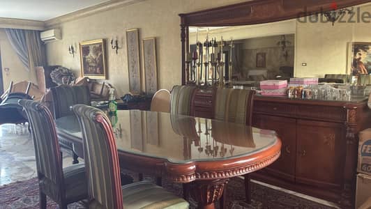 Elegant classic dinning room