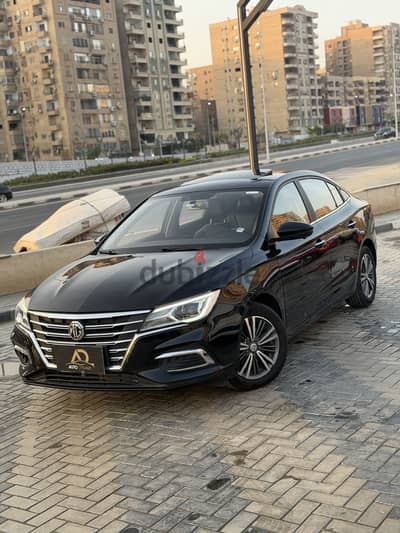 Mg 5 2022 لاكشيري