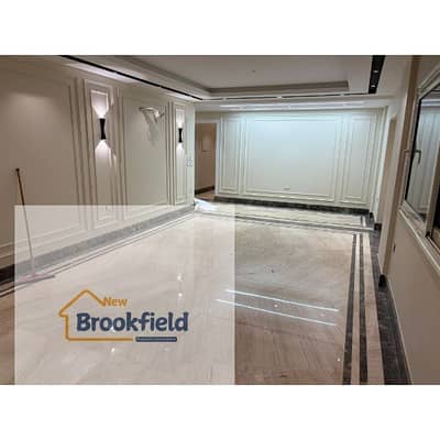 شقه للايجار بالمطبخ والتكييفات فى التجمع الخامس فى كمبوند ذا سكوير فيو مميز جدا High-End Apartment for Rent in The Square, New Cairo