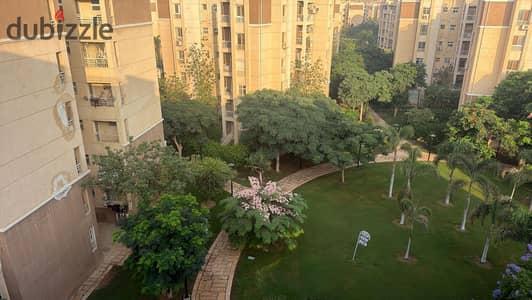  Cash Sale in Madinaty B7 — Prime Location Next to All Services   Excellent location, facing the main traffic/movement area and South Park.  Talaa