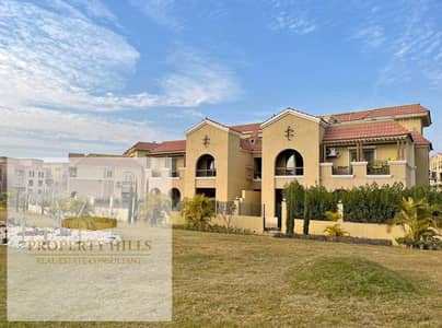Villa for sale ready for immediate delivery from Maadi, view in Al-Shorouk, at the lowest price in Al-Shorouk, its location is very distinguished.