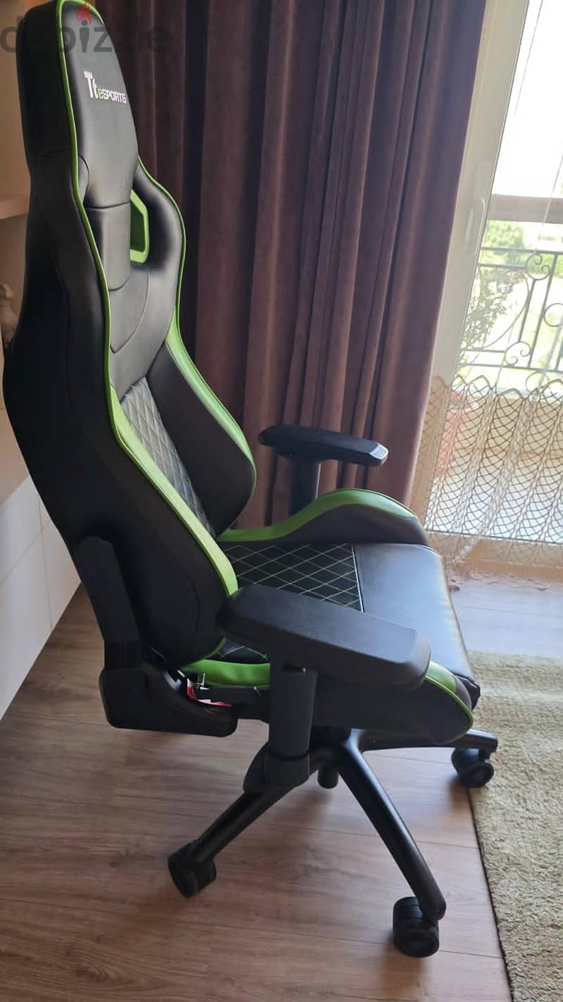 Ttesports fit chair 1