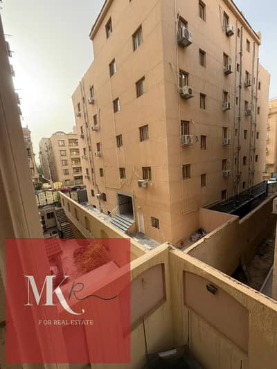 For quick sale A finished 225 sqm apartment with immediate occupancy in Banafsag Buildings, Fifth Settlement, New Cairo, 90th Street.