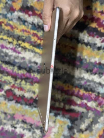 iPad Pro 9.7” 32GB Wi-Fi + Cellular للبيع