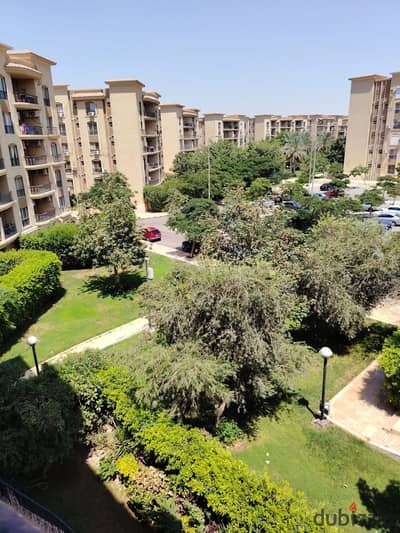 A chance for a quiet residence for sale: an apartment in Al-Rehab City, phase nine, with an area of 182 square meters, third floor, special finishes, a distinctive model next to Afinio Mall, Carrefour, and the Omar ibn Al-Khattab Mosque.