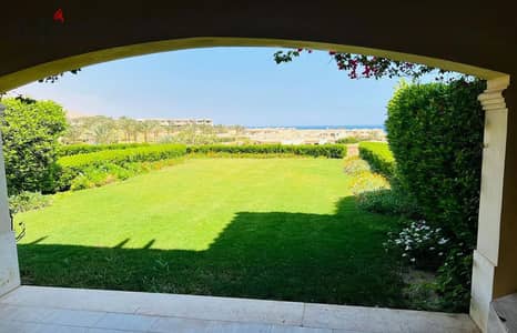 For sale: A 140m² ground-floor chalet with a garden at La Vista 6, Sokhna.  3 bedrooms, fully furnished, includes air conditioning a kitchen.