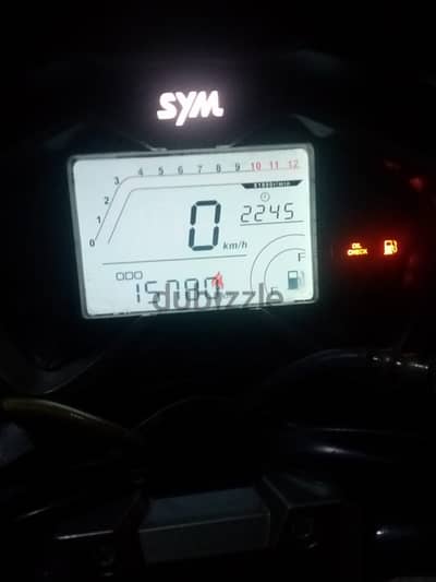 اسكوتر sym موديل 2022 بحالة جيدة جدا 200cc